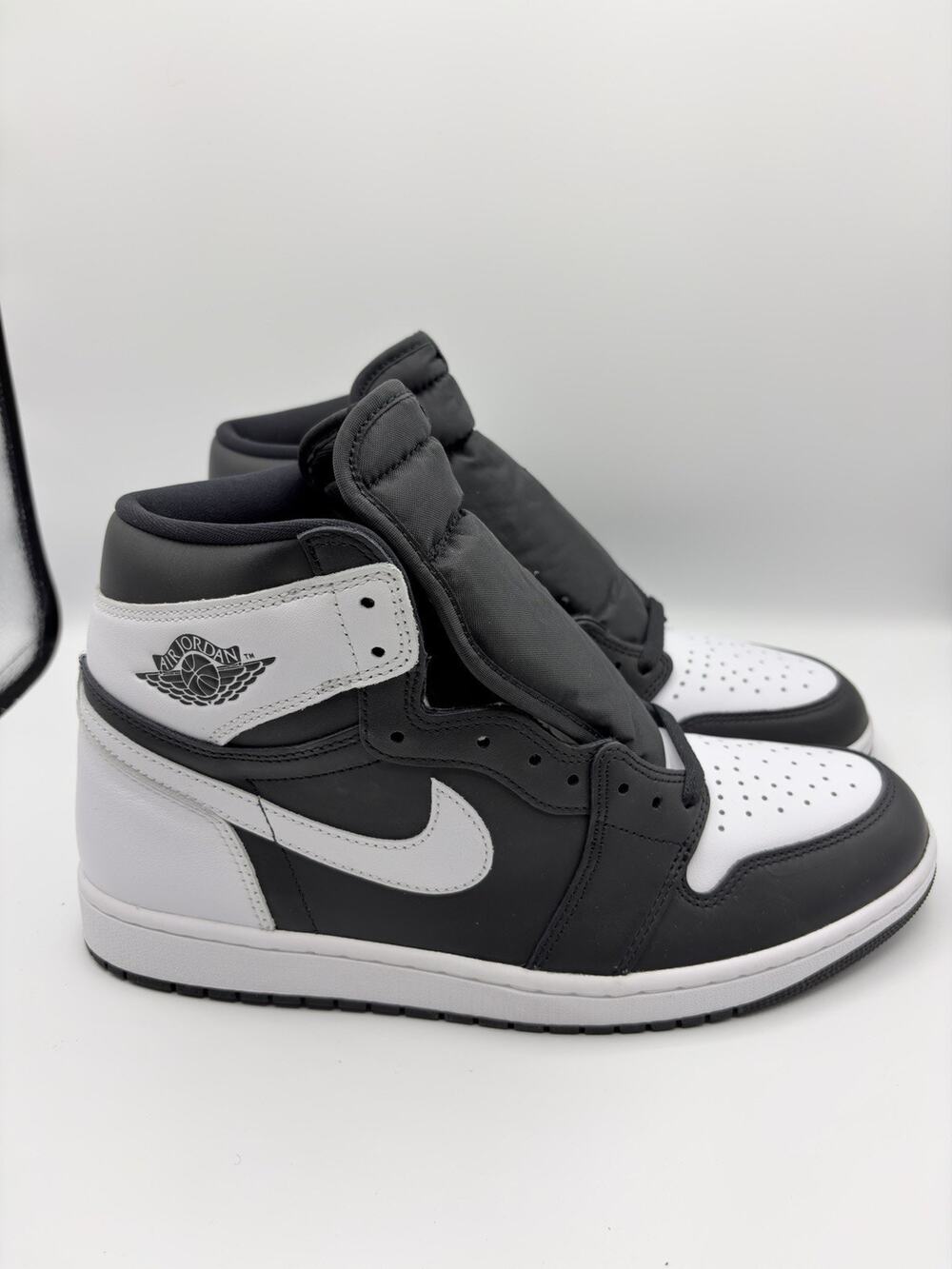 AIR JORDAN 1 RETRO HIGH OG PANDA BLACK/WHITE DZ5485-010 MENS SIZE 11 NWOB